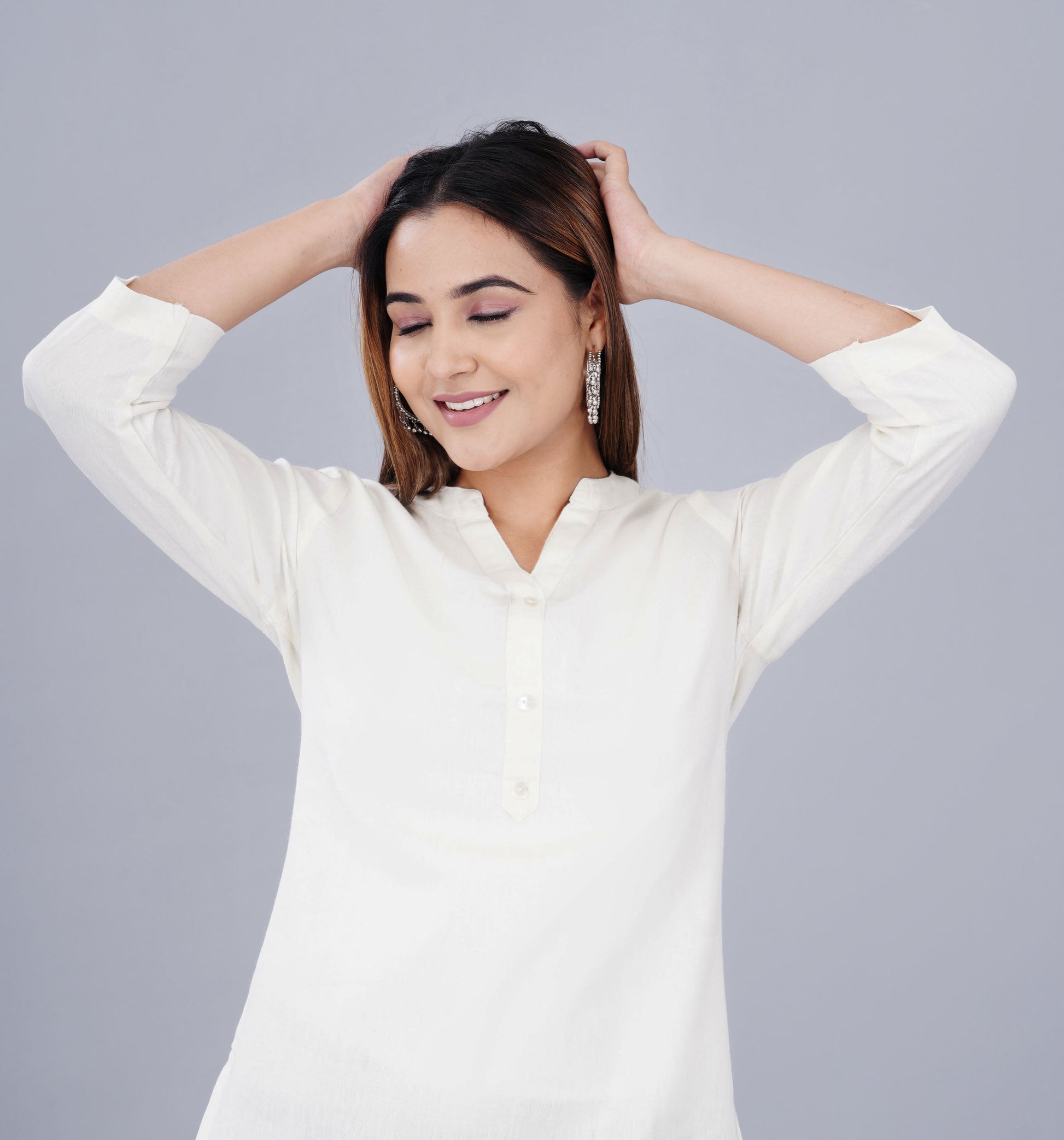 NATURAL WHITE LINEN SHORT KURTA - SAFED DHAGA 